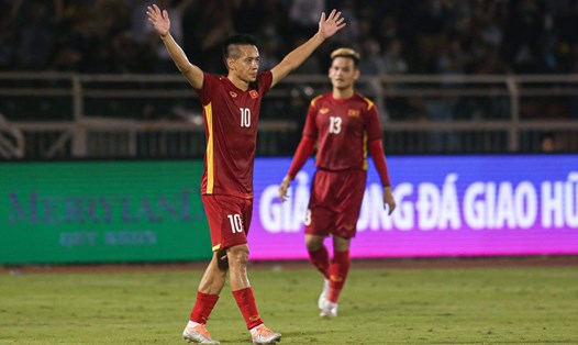 Nguyễn Văn Quyết ghi 1 bàn ở trận Việt Nam vs Singapore tại giải giao hữu ở TPHCM hôm 21.9. Ảnh: Thanh Vũ