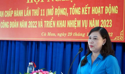Chủ tịch LĐLĐ tỉnh Cà Mau Huỳnh Út Mười phát biểu tại hội nghị. Ảnh: Nhật Hồ