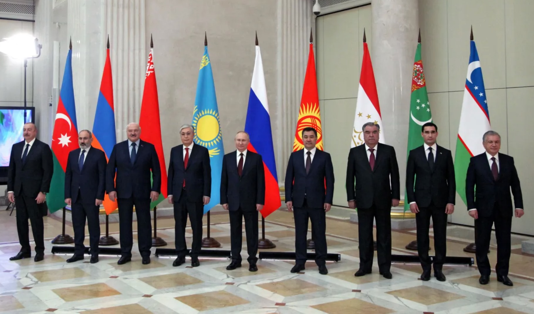 Tổng thống Putin tặng nhẫn vàng cho lãnh đạo 8 nước đồng minh