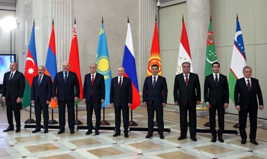 Tổng thống Nga Vladimir Putin (giữa) và lãnh đạo các nước thuộc Cộng đồng các quốc gia độc lập (CIS). Ảnh: AFP