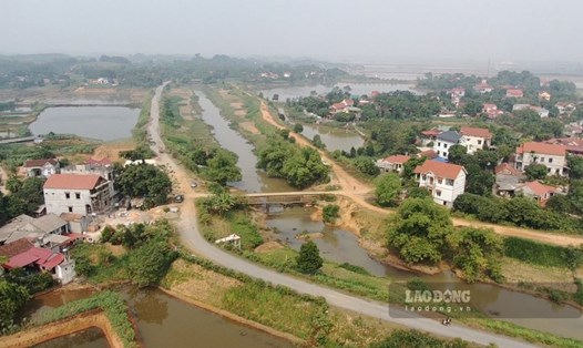 Tuyến đê trăm tỉ - đê tả, đê hữu Ngòi Cỏ thi công tại huyện Cẩm Khê, tỉnh Phú Thọ. Ảnh: Anh Tâm.