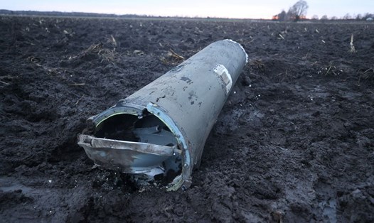 Mảnh vỡ được cho là tên lửa S-300 của Ukraina bị Belarus bắn hạ. Ảnh: BQP Belarus/BelTA