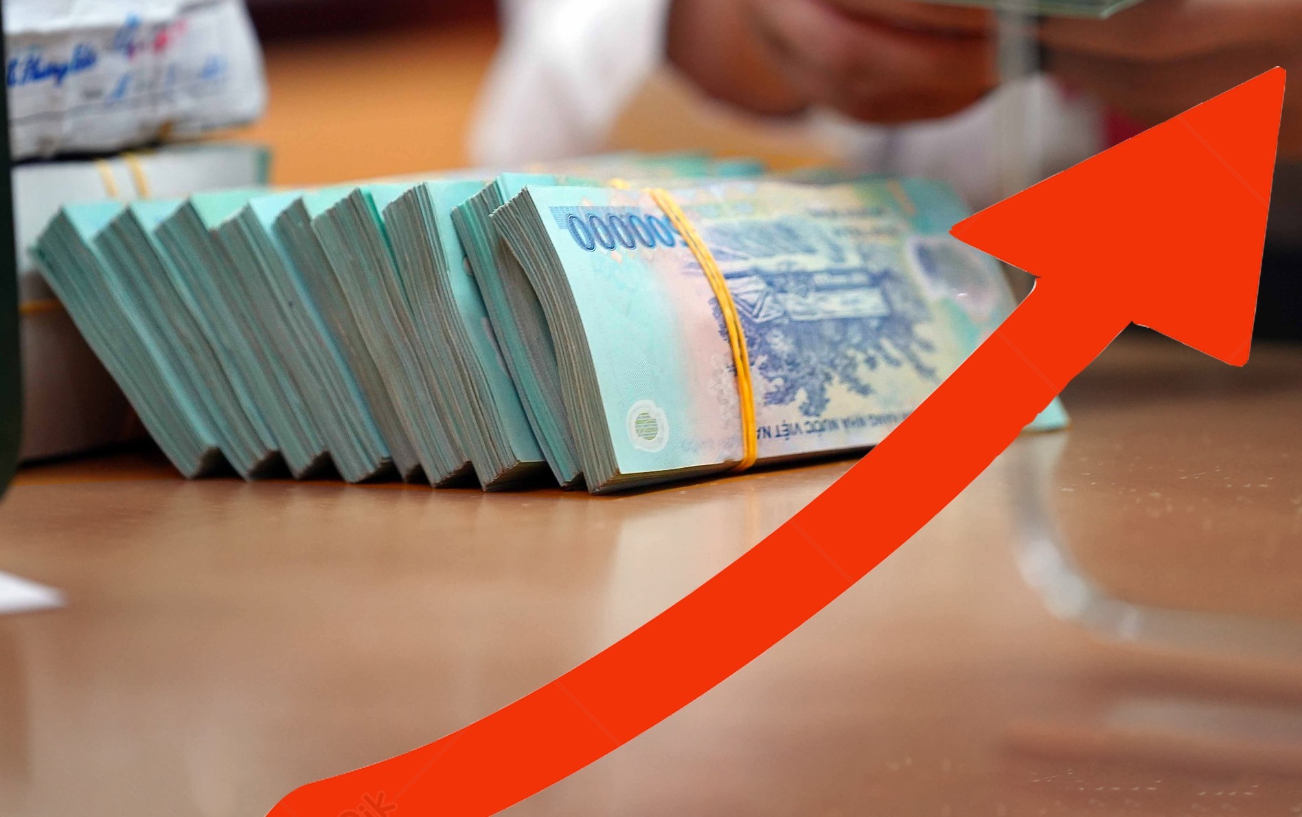 Lãi suất nhiều ngân hàng đang ở ngưỡng cao. Đồ họa: Khương Duy