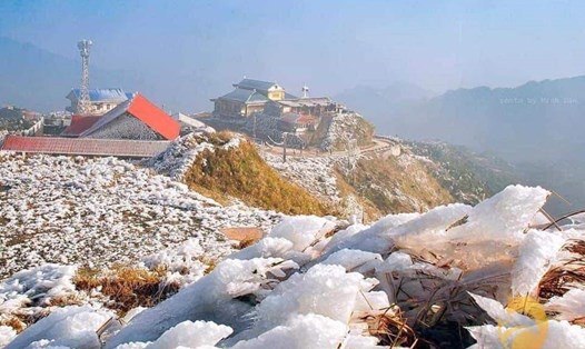 Nhiều tỉnh miền núi phía Bắc như Cao Bằng, Lạng Sơn, Lào Cai, Sơn La... đã và đang có nhiều cách làm hay nhằm đón đầu xu thế "du lịch đông". Băng trên đỉnh Mẫu Sơn những ngày tháng 2.2022. Ảnh: Đơn vị cung cấp.