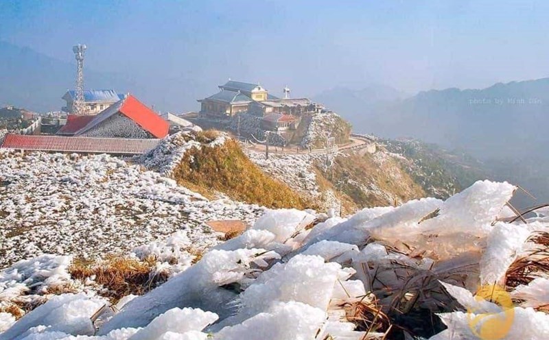 Nhiều tỉnh miền núi phía Bắc như Cao Bằng, Lạng Sơn, Lào Cai, Sơn La... đã và đang có nhiều cách làm hay nhằm đón đầu xu thế "du lịch đông". Băng trên đỉnh Mẫu Sơn những ngày tháng 2.2022. Ảnh: Đơn vị cung cấp.