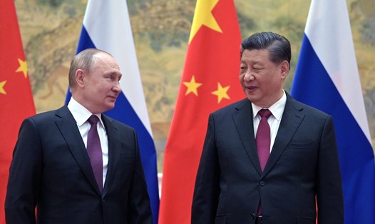 Tổng thống Nga Vladimir Putin (trái) và Chủ tịch Trung Quốc Tập Cận Bình (phải). Ảnh: AFP