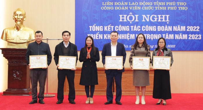 Các tập thể, cá nhân trực thuộc CĐVC tỉnh đã thực hiện tốt công tác Công đoàn và tích cực tham gia nhiều hoạt động từ thiện, nhân đạo trong năm 2022. Ảnh: Thanh Hòa