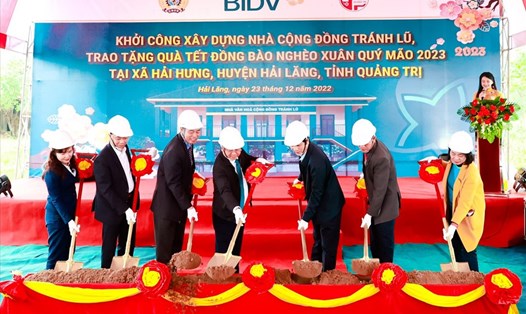 Lễ khởi công công trình nhà cộng cộng đồng tránh lũ tại xã Hải Hưng, huyện Hải Lăng, tỉnh Quảng Trị. Ảnh: BIDV