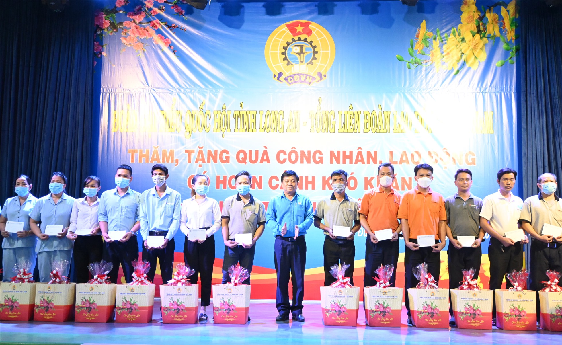 Công đoàn tỉnh Long An quyết tâm tất cả người lao động đều có Tết năm 2023. Ảnh: Thành Nhân