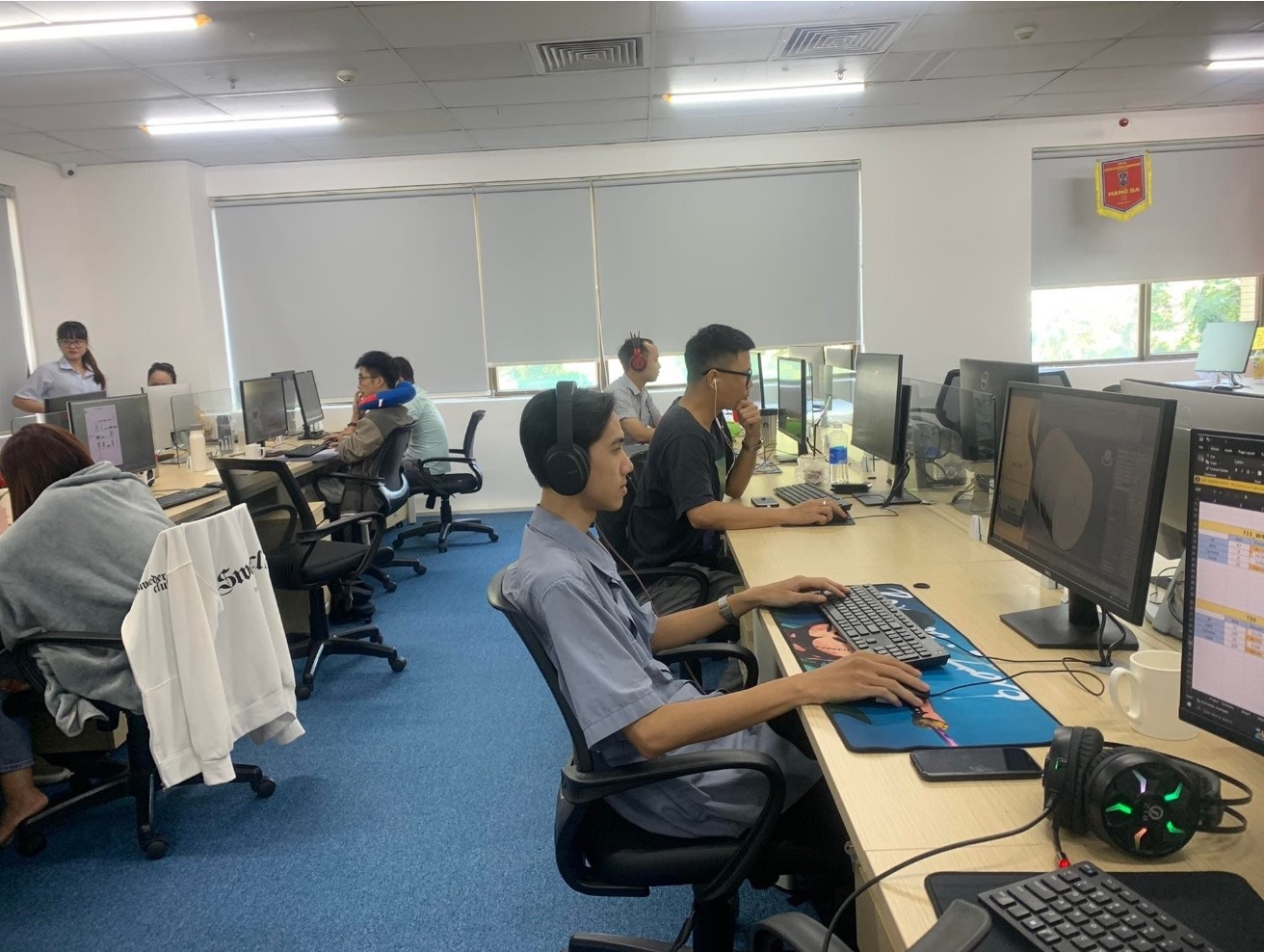 Thu nhập của ngành Công nghệ thông tin vẫn đang khá tốt dù có bị ảnh hưởng tình hình chung. Ảnh: Nguyễn Linh