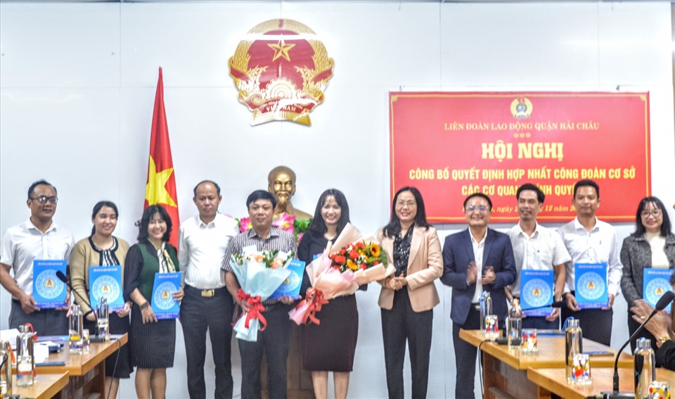 Liên đoàn Lao động quận Hải Châu tổ chức hội nghị công bố quyết định hợp nhất Công đoàn cơ sở các cơ quan chính quyền. Ảnh: Phương Trà
