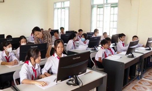 Một tiết học tại phòng học thông minh của các em học sinh Trường Tiểu học Yên Thái, huyện Yên Mô, Ninh Bình. Ảnh: Diệu Anh