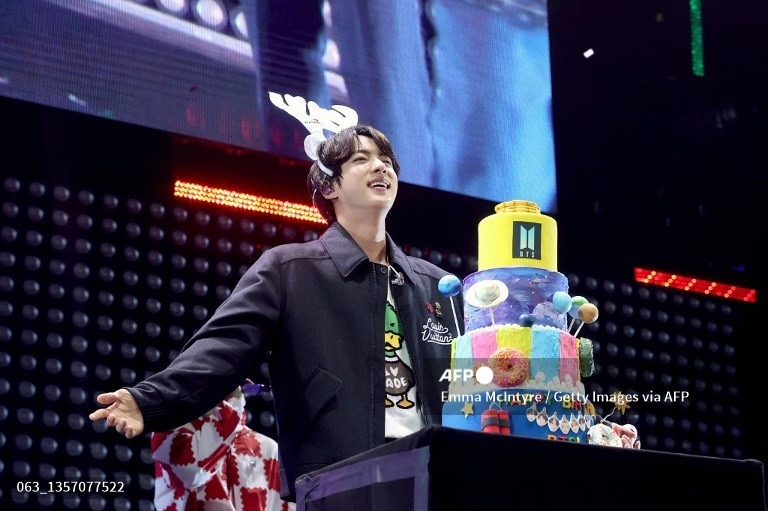 Thành viên BTS giúp Running Man "hot" trở lại. Ảnh: AFP.