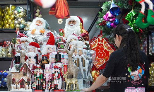 Chợ đồ trang trí lớn nhất TPHCM rực rỡ trước Giáng sinh 2022. Ảnh: Thanh Vũ