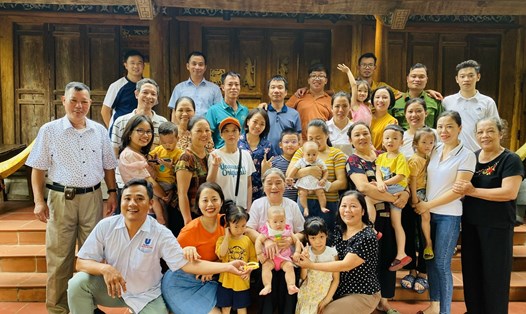 Một đại gia đình ở Hà Nội với nhiều thế hệ cùng có mặt. Ảnh: Thùy Linh