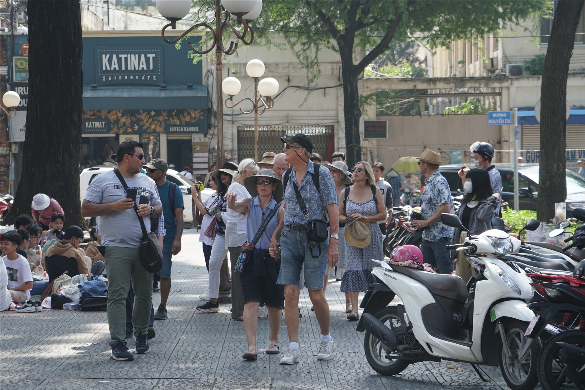 Đông đảo du khách lựa chọn TPHCM làm điểm đến là ưu thế để thành phố xúc tiến du lịch. Ảnh: Thanh Chân