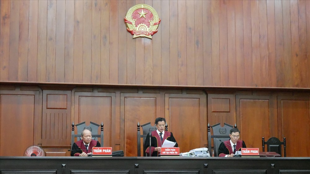 Khi nộp đơn xin ly hôn ra Tòa án thì vẫn chưa được xem là người độc thân. Ảnh: Hồ Dương
