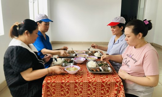 Tại Tổng Công ty Việt Thắng - CTCP, lao động nữ mang thai được bố trí suất ăn đặc biệt. Ảnh: Nguyễn Thuỷ