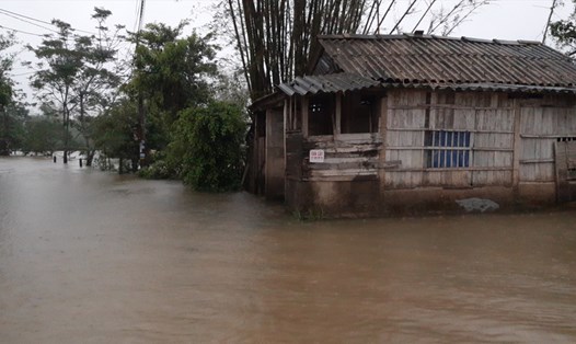 Nhiều nơi ở Thừa Thiên Huế bị ngập lụt do mưa lớn. Ảnh: Tuấn Hiệp.