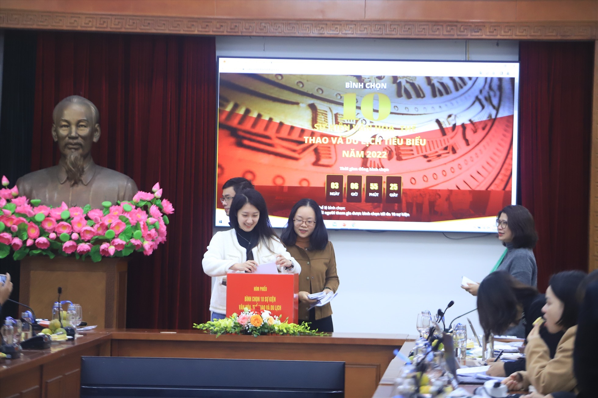 Bình chọn trực tiếp vào ngày 6.12 tại trụ sở Bộ Văn hoá, Thể thao và Du lịch. Ảnh: Quang Tấn