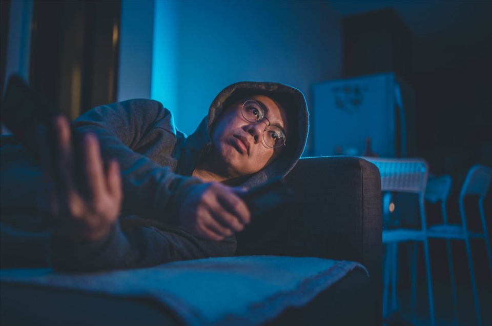 Thức đêm mùa World Cup sẽ khiến cơ thể mệt mỏi, sức khỏe giảm sút. Ảnh: Xinhua