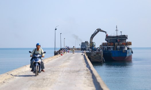 Người dân Đà Nẵng mong chờ dự án cảng Liên Chiểu khởi công đúng kế hoạch. 
Ảnh: Nguyễn Văn