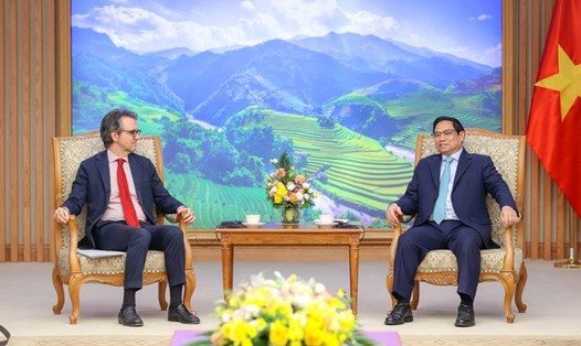 Thủ tướng Phạm Minh Chính tiếp Đại sứ, Trưởng Phái đoàn EU tại Việt Nam nhân dịp  thủ tướng chuẩn bị thăm một số nước Châu Âu và tham dự Hội nghị Cấp cao kỷ niệm 45 năm quan hệ ASEAN – EU. Ảnh: VGP
