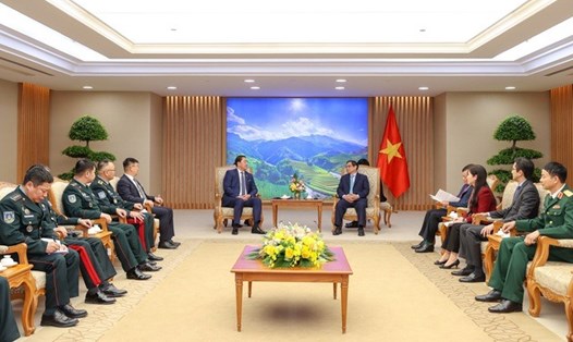 Thủ tướng Phạm Minh Chính tiếp Bộ trưởng Bộ Quốc phòng Mông Cổ Saikhanbayar Gursed. Ảnh: VGP