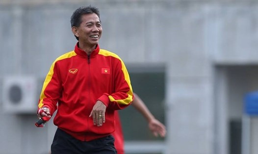 Huấn luyện viên Hoàng Anh Tuấn dẫn dắt U20 Việt Nam. Ảnh: Minh Tùng
