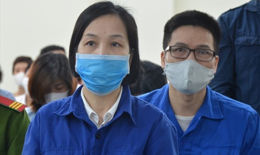 Nguyễn Thị Hà Thành (tại phiên toà sơ thẩm tháng 5) chiếm đoạt hàng trăm tỉ của các ngân hàng, cá nhân. Ảnh: VIệt Dũng