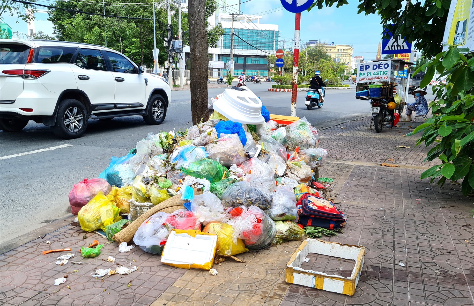 Nhà máy xử lý rác Cà Mau thông báo đóng cửa bảo trì, nguy cơ rác chậm thu gom, xử lý tại thành phố Cà Mau. Ảnh: Nhật Hồ