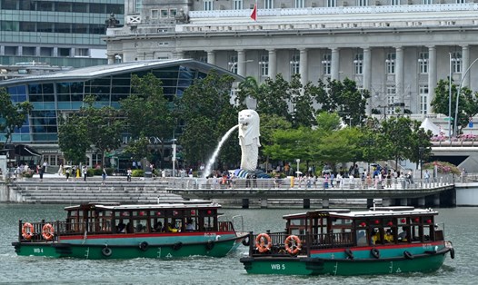 Lương tháng 13 của công chức Singapore là 1,1 tháng lương. Ảnh: AFP