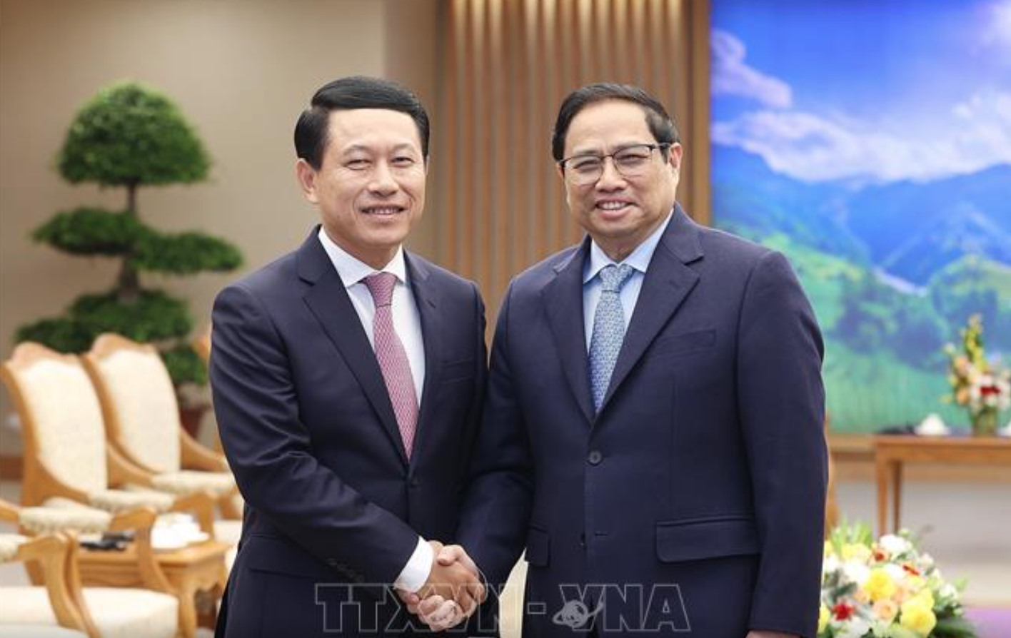 Thủ tướng Phạm Minh Chính tiếp Phó Thủ tướng, Bộ trưởng Ngoại giao Lào Saleumxay Kommasith. Ảnh: TTXVN