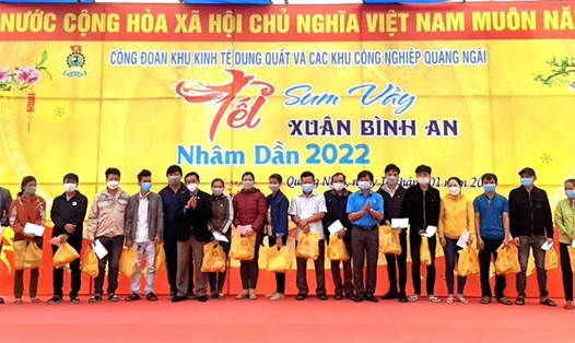 Công đoàn Khu kinh tế Dung Quất và các khu công nghiệp Quảng Ngãi tổ chức chương trình Tết sum vầy năm 2022. Ảnh: Xuân Quang