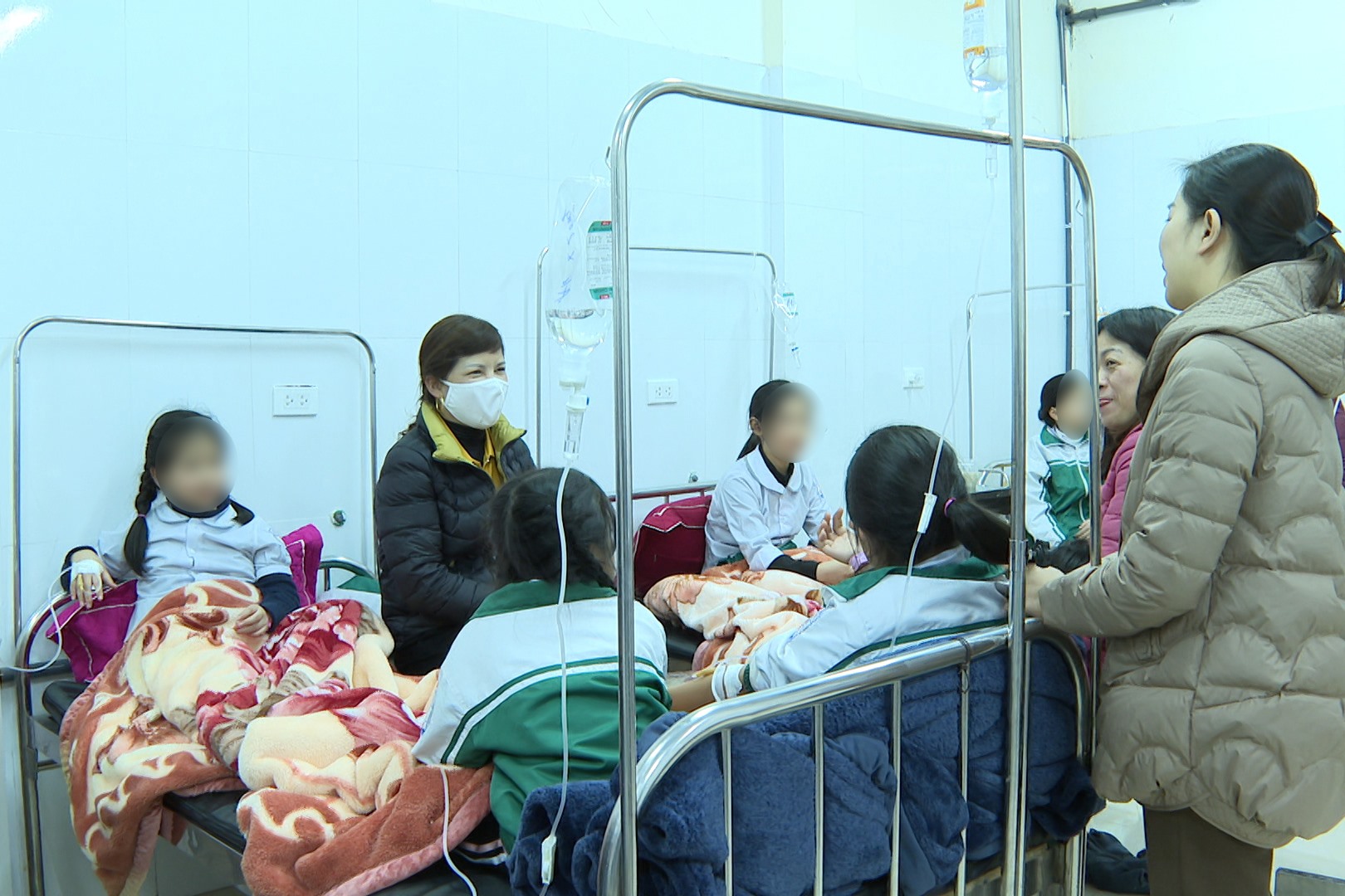 40 học sinh ở Sơn La phải nhập viện sau khi ăn tại buổi ngoại khóa