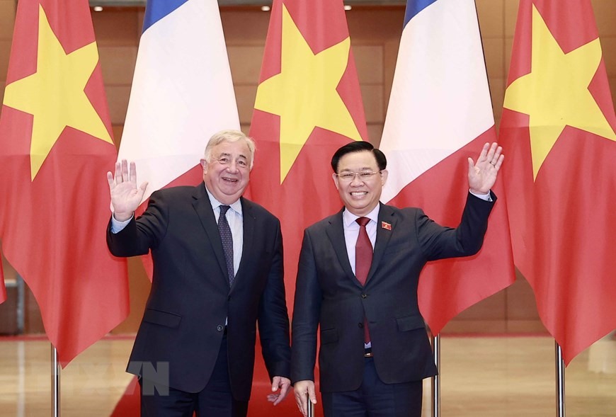 Chủ tịch Quốc hội Vương Đình Huệ và Chủ tịch Thượng viện Pháp Gérard Larcher. Ảnh: TTXVN