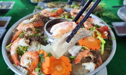 Lẩu cù lao tại Khu sinh thái ẩm thực Cánh đồng Cậu 3, huyện Vĩnh Lợi, tỉnh Bạc Liêu. Ảnh: Nhật Hồ