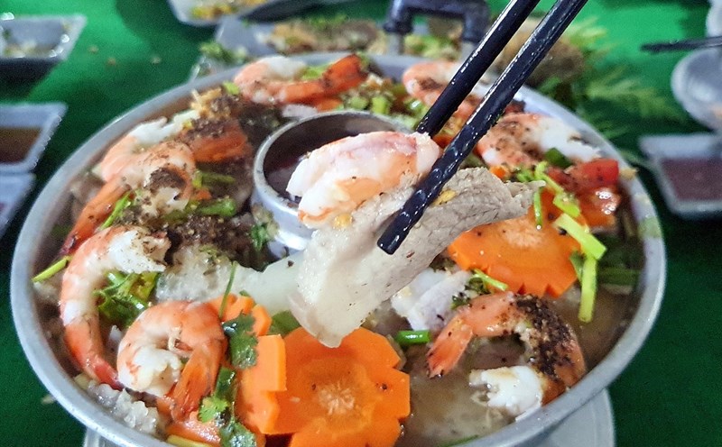 Lẩu cù lao tại Khu sinh thái ẩm thực Cánh đồng Cậu 3, huyện Vĩnh Lợi, tỉnh Bạc Liêu. Ảnh: Nhật Hồ