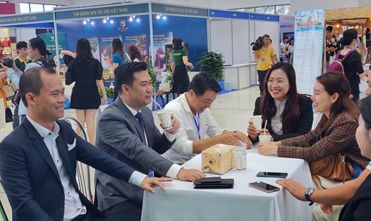 Hơn 400 doanh nghiệp du lịch gặp gỡ, tìm cơ hội hợp tác tại Đà Nẵng. Ảnh: Thuỳ Trang