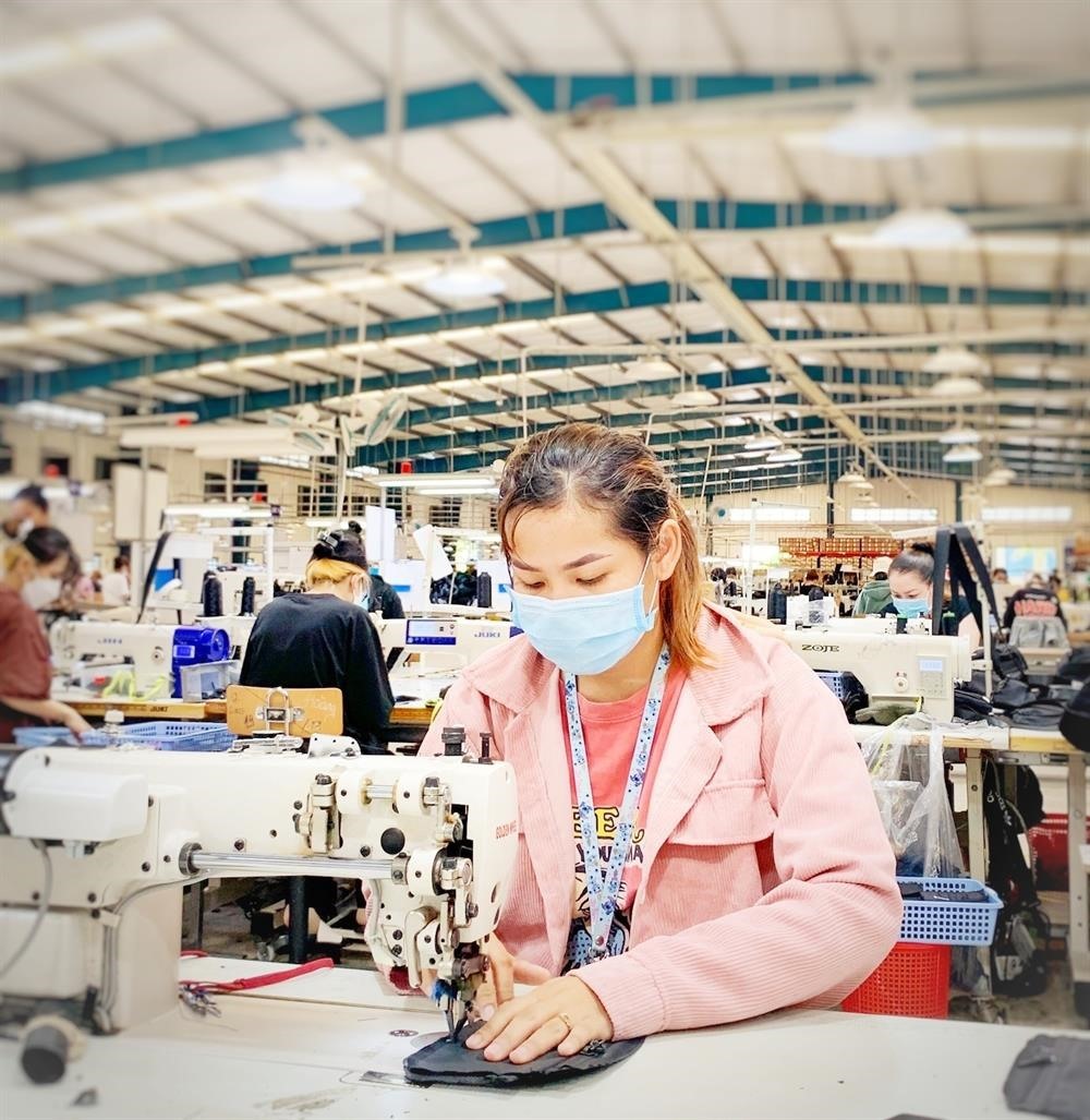 Công nhân Công ty TNHH Broadpeak Sóc Trăng. Ảnh: Văn Sỹ