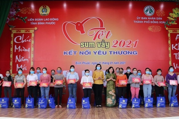 LĐLĐ tỉnh Bình Phước tổ chức hoạt động chăm lo Tết cho người lao động năm 2021. Ảnh: LĐLĐ BP