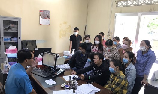 Trung tâm tư vấn pháp luật Công đoàn - LĐLĐ tỉnh Đồng Nai đã hỗ trợ, tư vấn người lao động Công ty TNHH may mặc M.G. Ảnh: Hà Anh Chiến