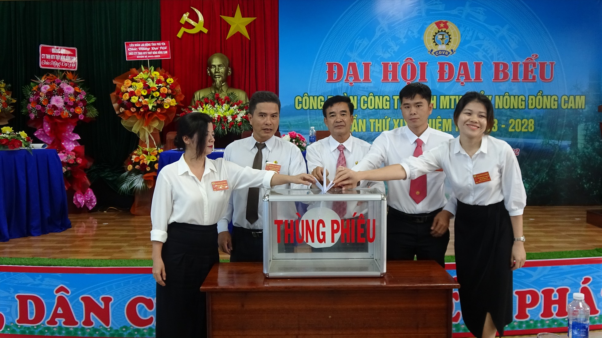 Đại hội đại biểu CĐCS Công ty TNHH MTV Thủy nông Đồng Cam là đơn vị đầu tiên được LĐLĐ tỉnh Phú Yên chỉ định là đại hội điểm. Ảnh: Mạnh Tuấn
