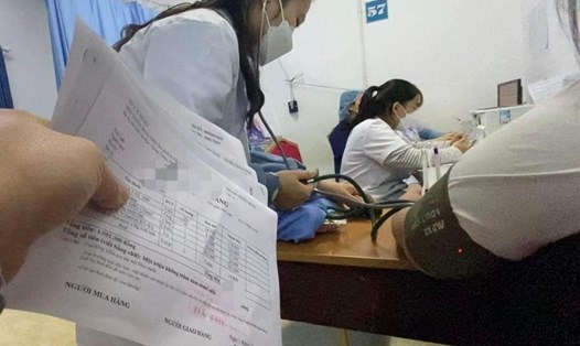 Nhiều đơn thuốc được các hộ sinh/điều dưỡng Khoa Phụ sản BVĐK Hà Đông kê đơn cho sản phụ - ảnh chụp ngày 1.12. Ảnh: Hương Giang