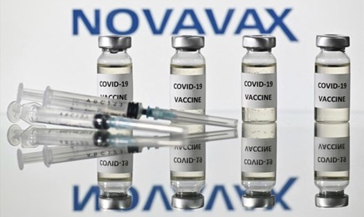 Hồ sơ vaccine công nghệ protein của Novavax đã được đệ trình lên FDA Mỹ để xin cấp phép sử dụng. Ảnh: AFP