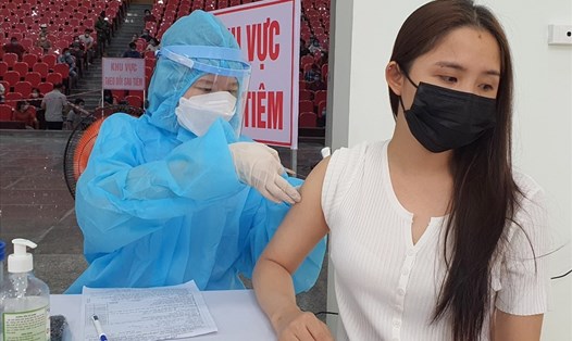 Tiêm vaccine COVID-19 ở tỉnh Quảng Trị. Ảnh: Hưng Thơ.