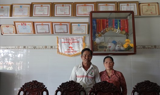 Ba mẹ của thủ môn Kim Thanh rất tự hào về thành tích của cô cùng đội tuyển nữ Việt Nam. Ảnh: Thanh Vũ