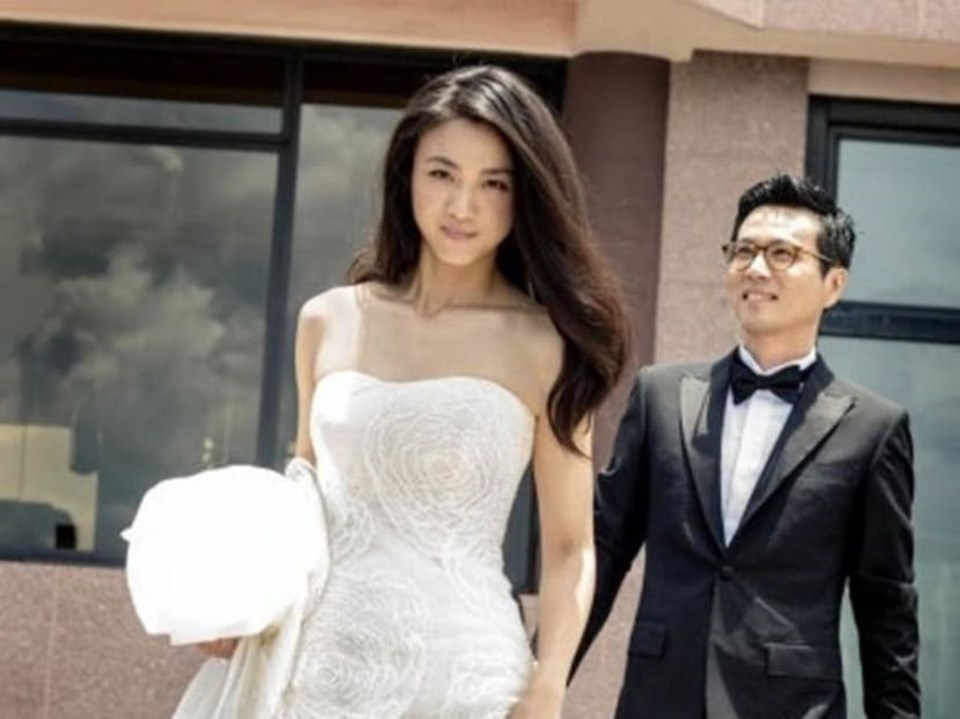 Thang Duy và chồng, đạo diễn Kim Tae Yong. Ảnh chụp màn hình
