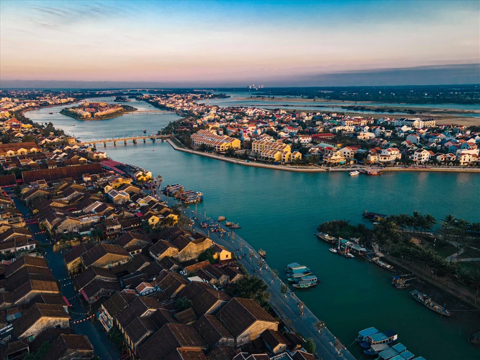 Vẻ đẹp thơ mộng thu hút đông đảo khách du lịch của Hội An bên dòng sông Hoài qua ống kính của Rọt.
