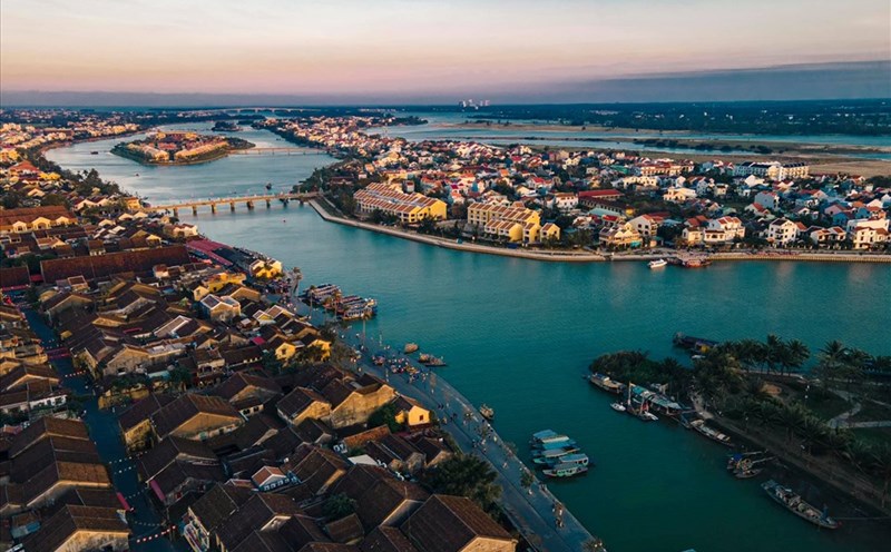 Vẻ đẹp thơ mộng thu hút đông đảo khách du lịch của Hội An bên dòng sông Hoài qua ống kính của Rọt.